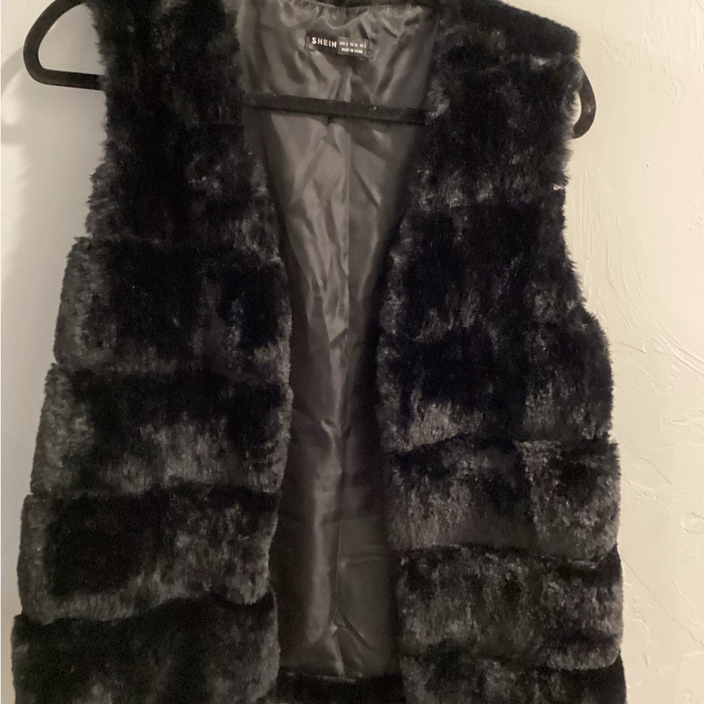 SHEIN Black Faux Fur Teddy Vest